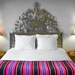 The 3* Santa Fe