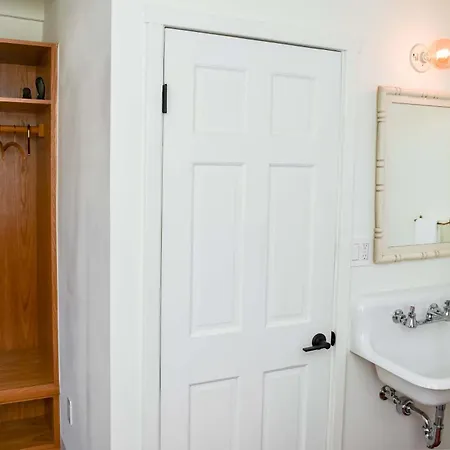 The Farmhand 1 Downtown Hotel 3*