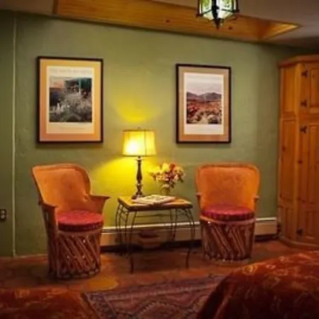 The Farmhand 1 Downtown Hotel