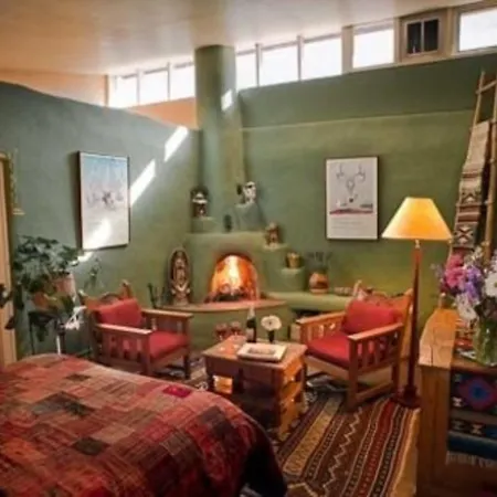 The Farmhand 1 Downtown Hotel 3*