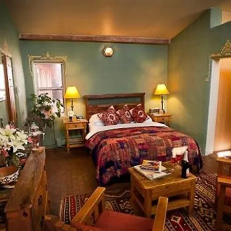 The Farmhand 1 Downtown Hotel