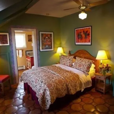 The Farmhand 1 Downtown Hotel 3*