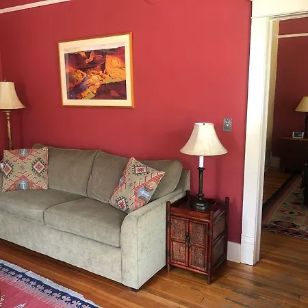 The Farmhand 1 Downtown Hotel 3*